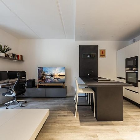 Comfy Apt With Private Parking & Balcony Milano Eksteriør billede