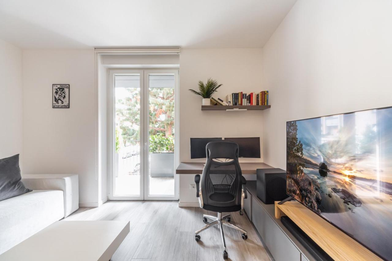 Comfy Apt With Private Parking & Balcony Milano Eksteriør billede