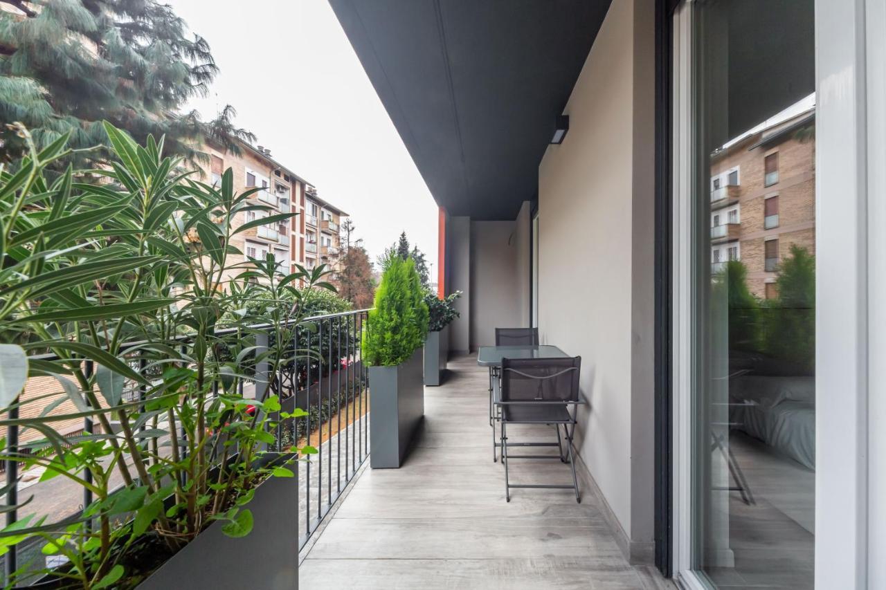 Comfy Apt With Private Parking & Balcony Milano Eksteriør billede
