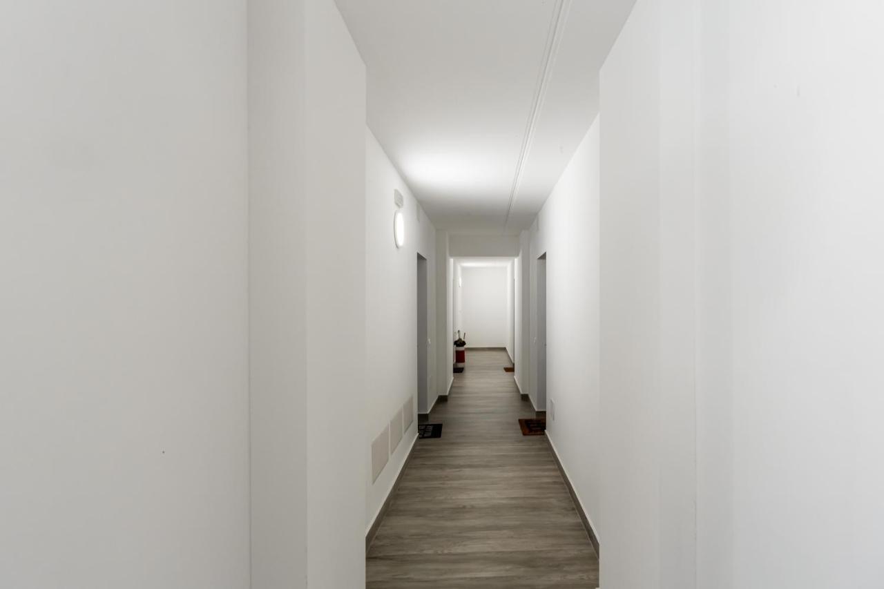 Comfy Apt With Private Parking & Balcony Milano Eksteriør billede