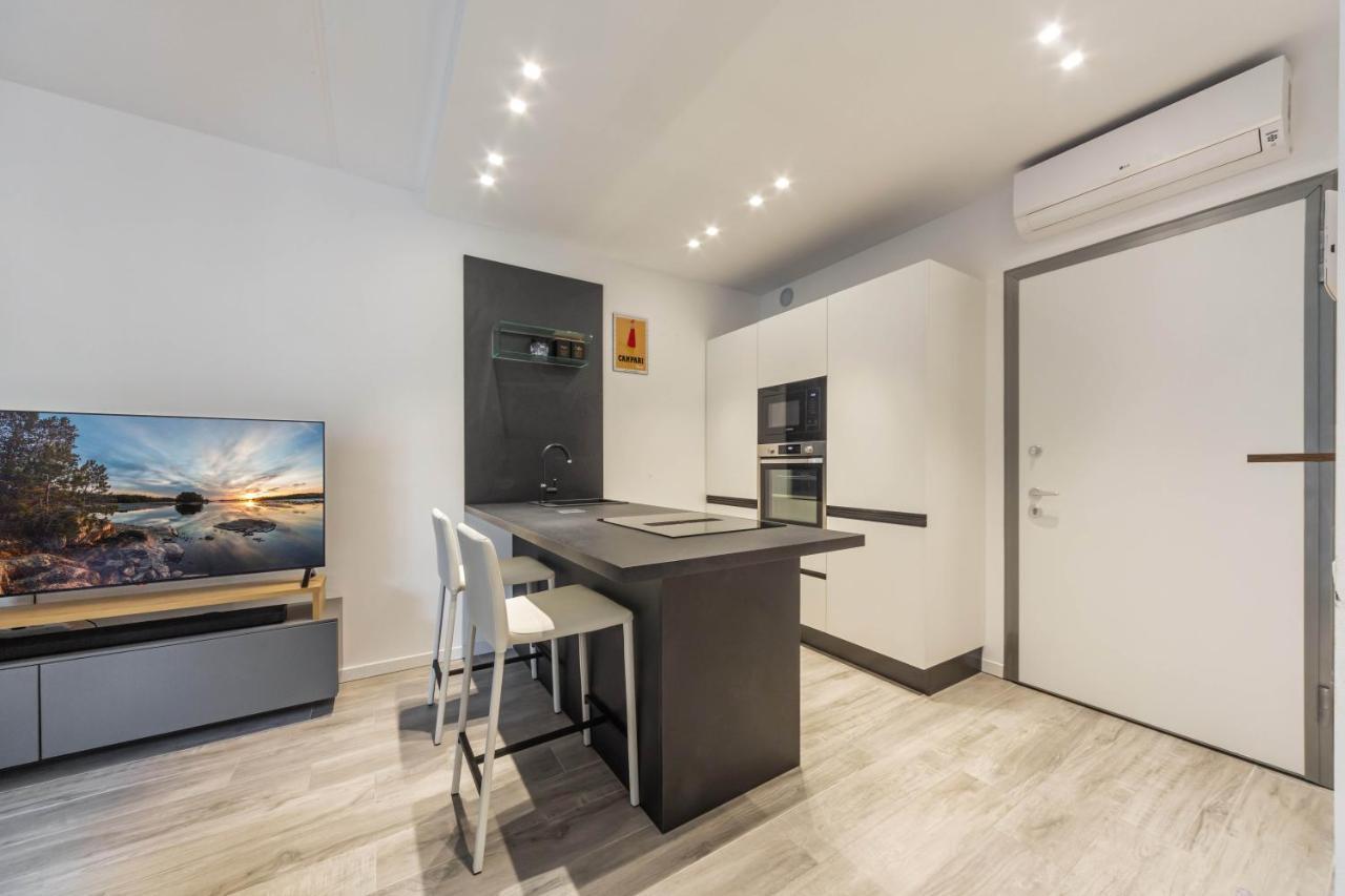 Comfy Apt With Private Parking & Balcony Milano Eksteriør billede