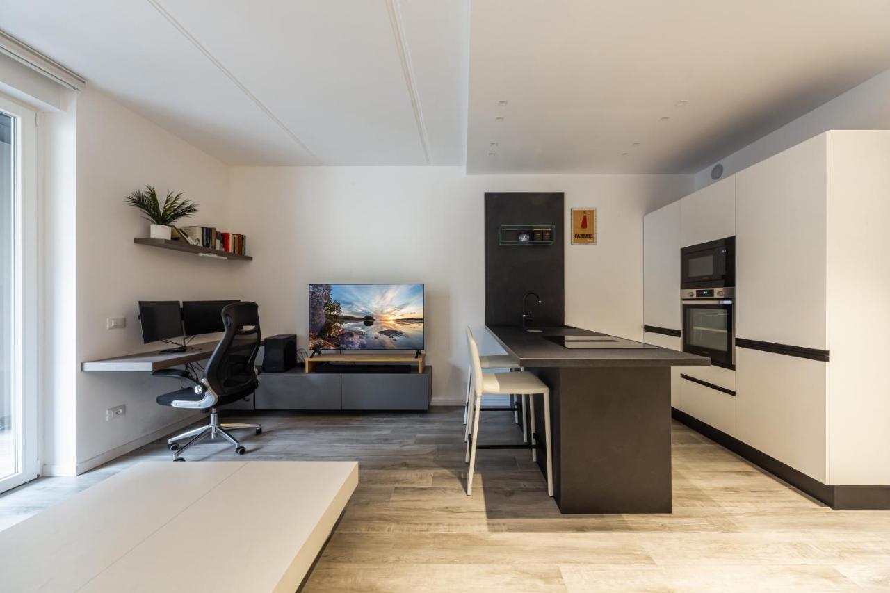 Comfy Apt With Private Parking & Balcony Milano Eksteriør billede